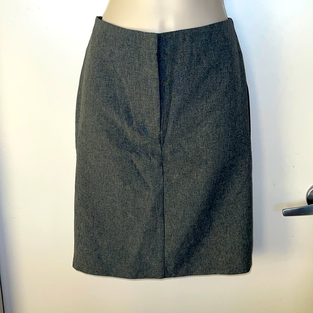 Size 6 New York &  company gray mini skirt